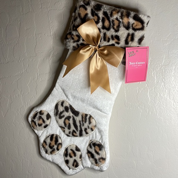 🎉HP🎉New Juicy Couture Pet Leopard/Cream Faux Fur Paw Print Holiday Stocking🐾 - Picture 3 of 10